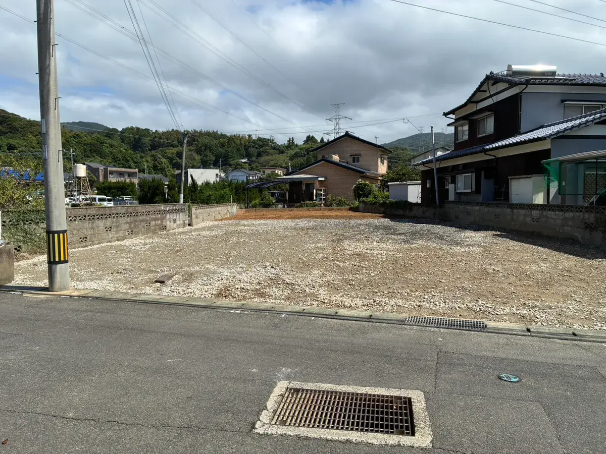住宅地の中の土地