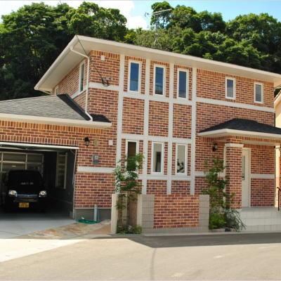 ガレージ付きブリックスタイル