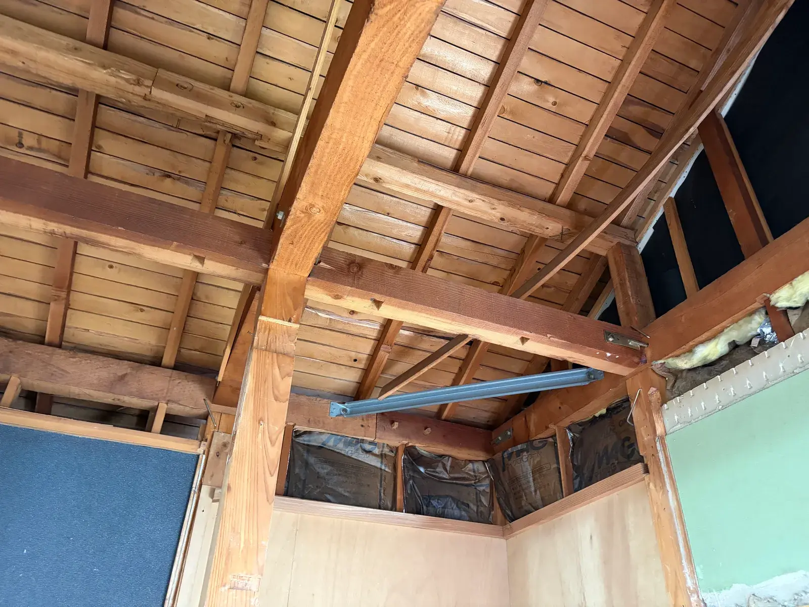 天井を落として確認した小屋組