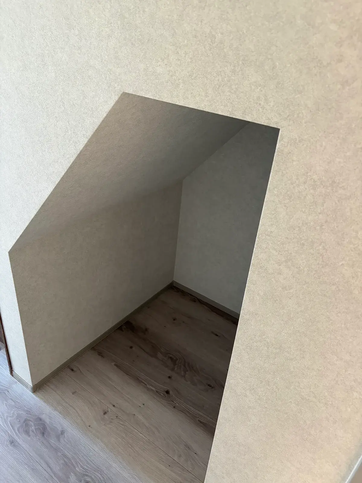階段下に取った収納